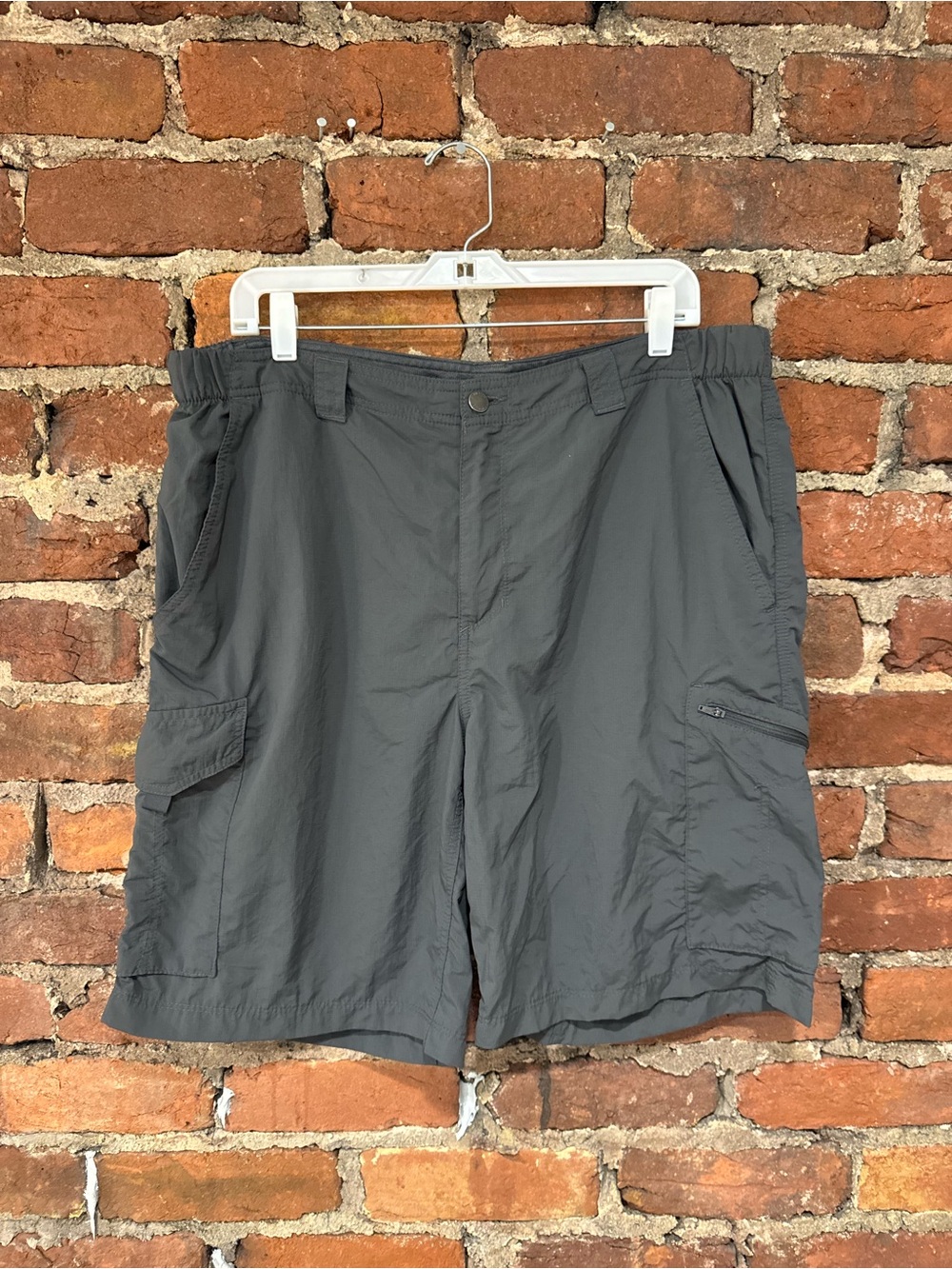 Columbia Men's Dark Gray Cargo Hiking Shorts